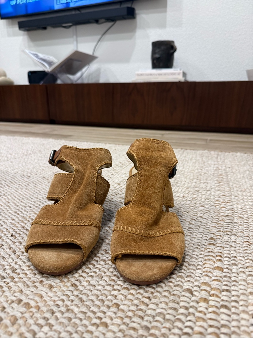 ✨ Via Spiga Tan Suede Whipstitch Block Heel Sandals ✨